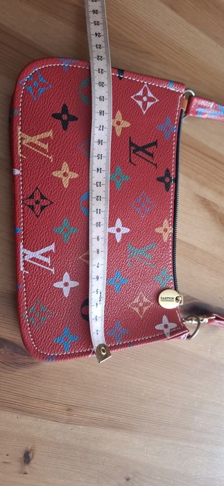 Mała torebka ozdobna