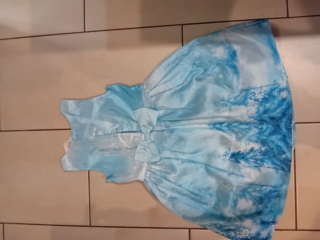 Sukienka dla dziewczynki. Rozmiar 122cm.