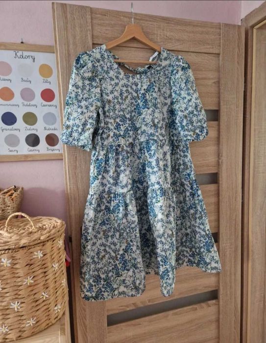 Reserved bawelniana midi sukienka w kwiaty