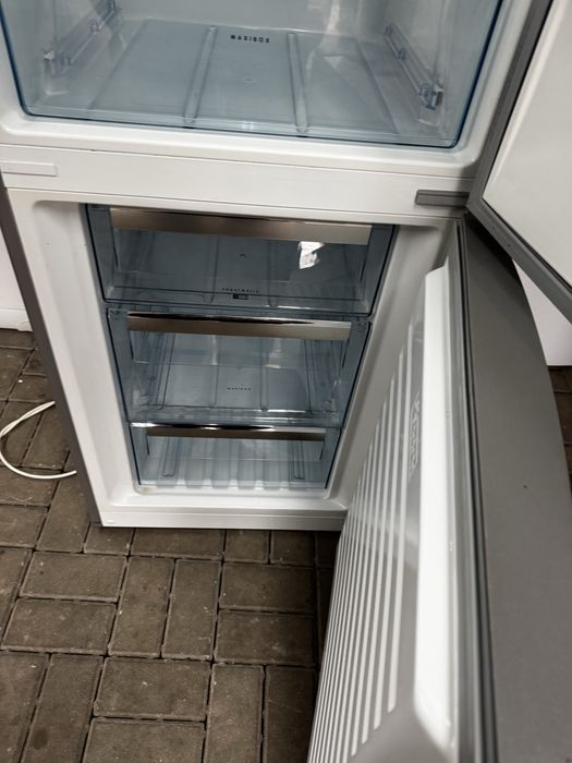 Lodówkę Zamrażarkę firmy AEG S83920CMXF 200cm A++ 350l INOX