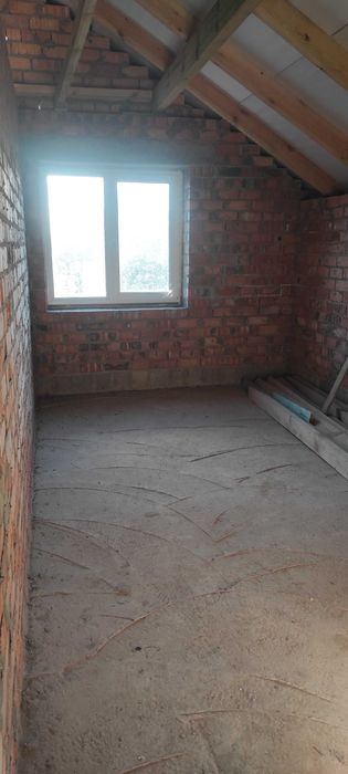 Продаж будинку з гаражем