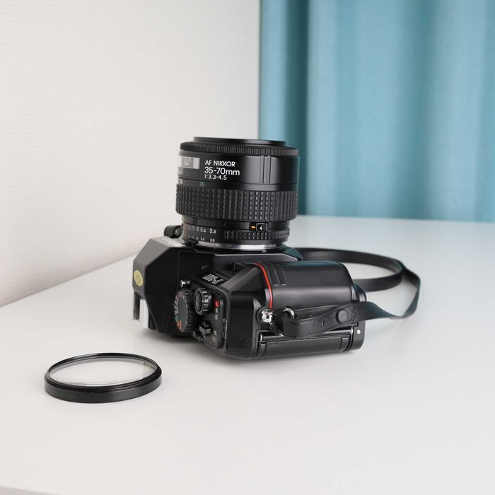Nikon F-301 (N2000) + Nikkor 35-70 mm f/3.3-4.5 - Плівковий фотоапарат
