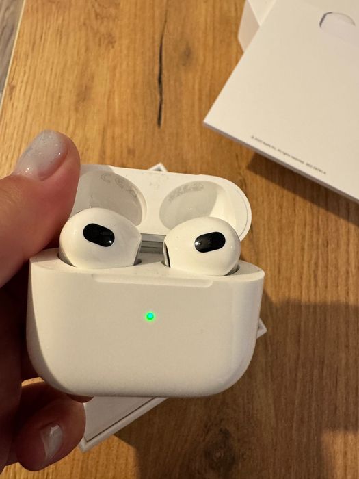 Apple AirPods 3 with Lightning Charging Case