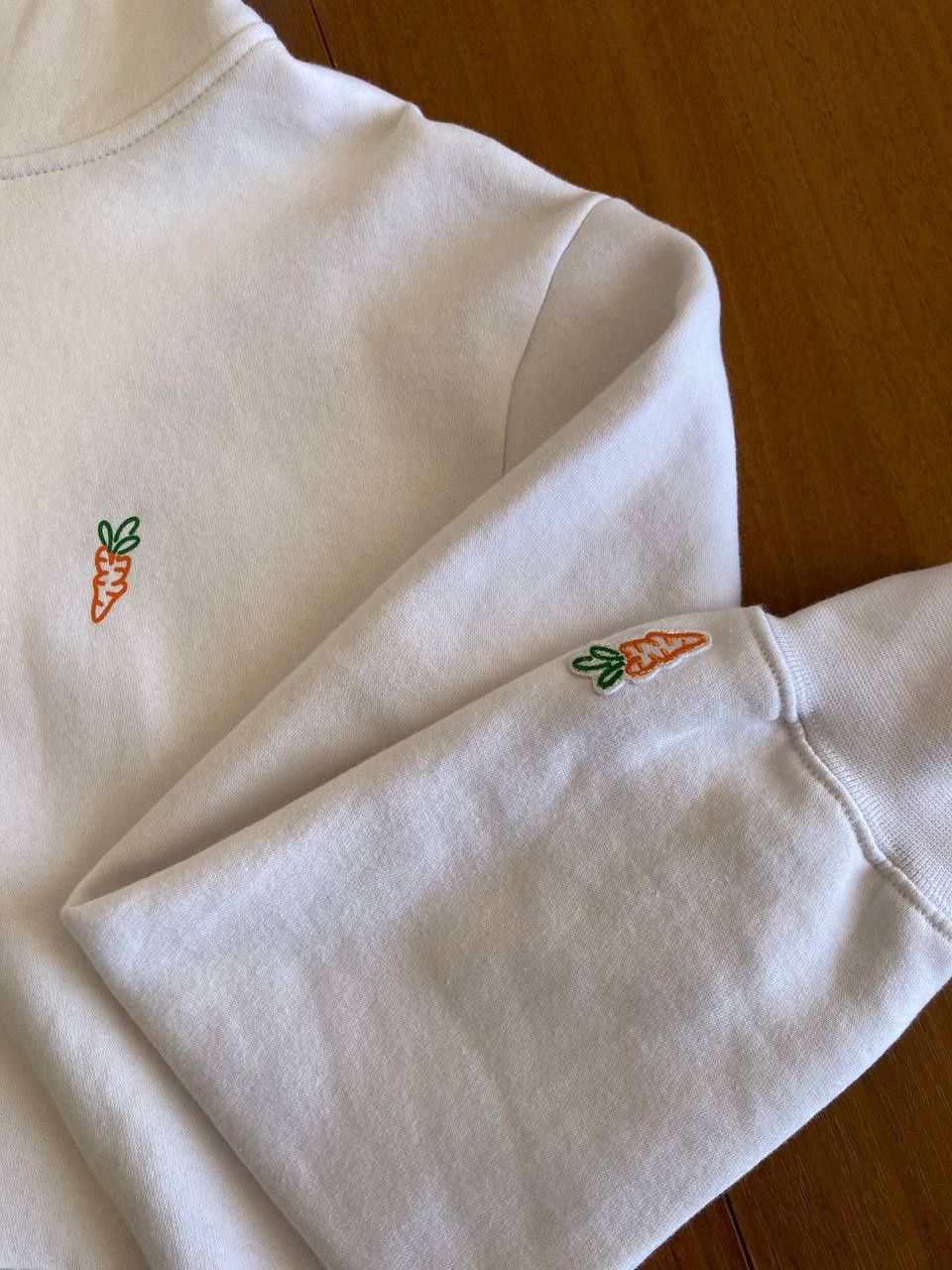 Білий худі бренду Anwear by Carrots