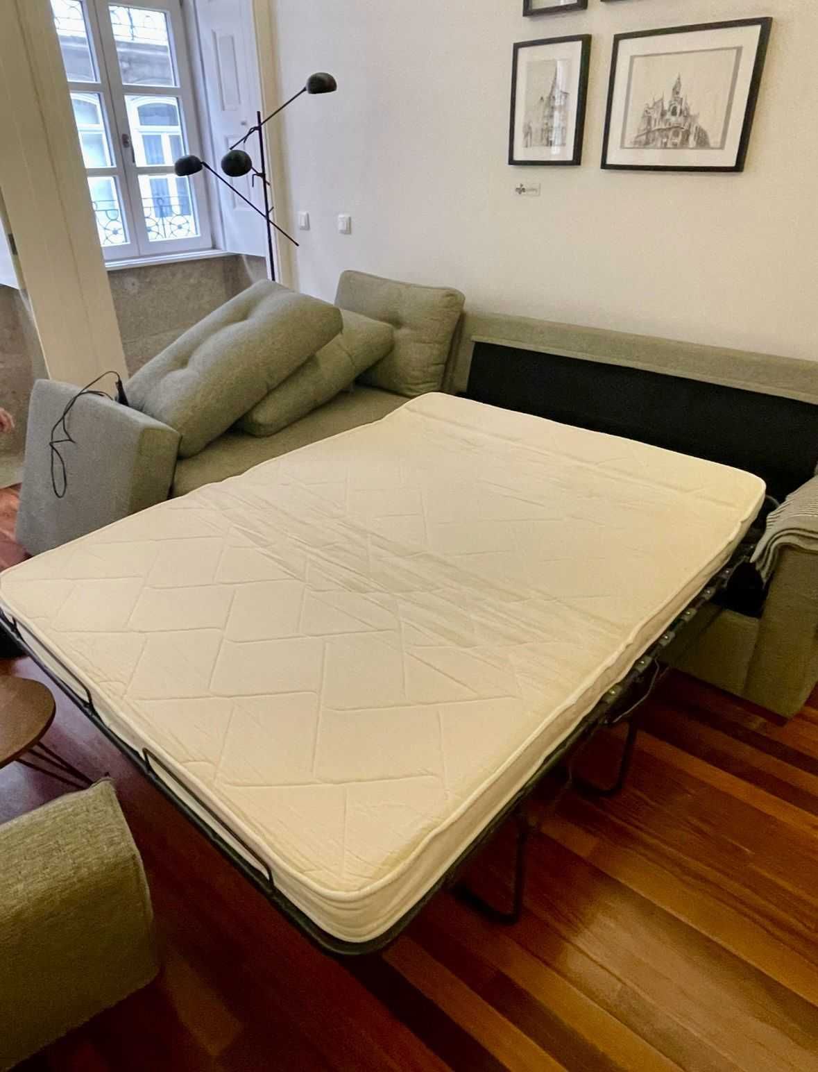Sofá Cinzento com Chaise Longue – Como Novo | Vira-Cama + Arrumação