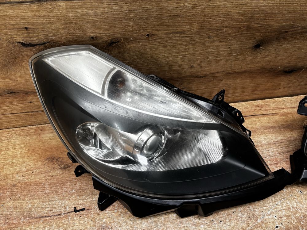 Lampa/reflektor przedni lewy prawy Renault Clio 3 Xenon