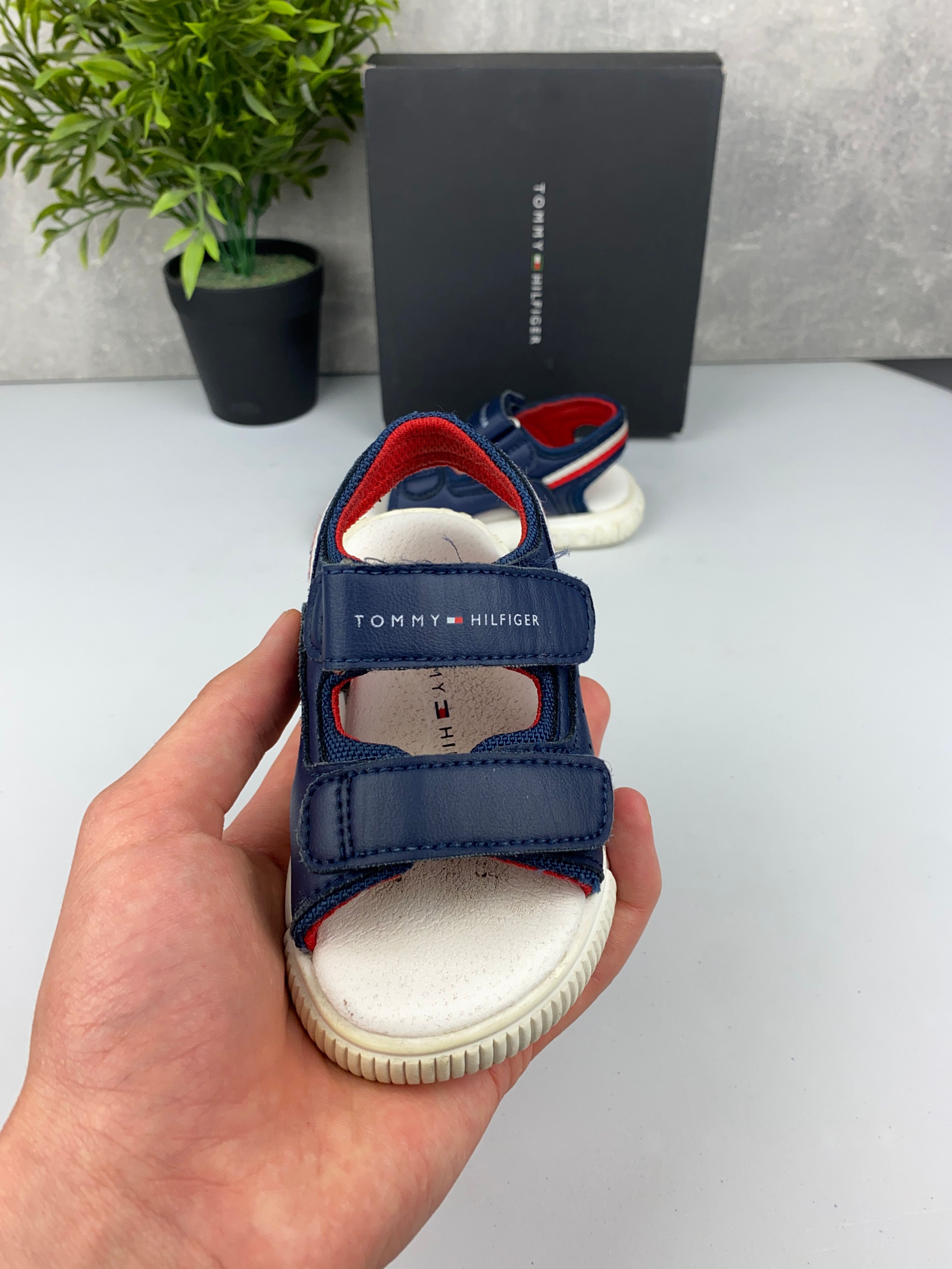 Bardzo dobre / buty sandały / Tommy Hilfiger / r. 23