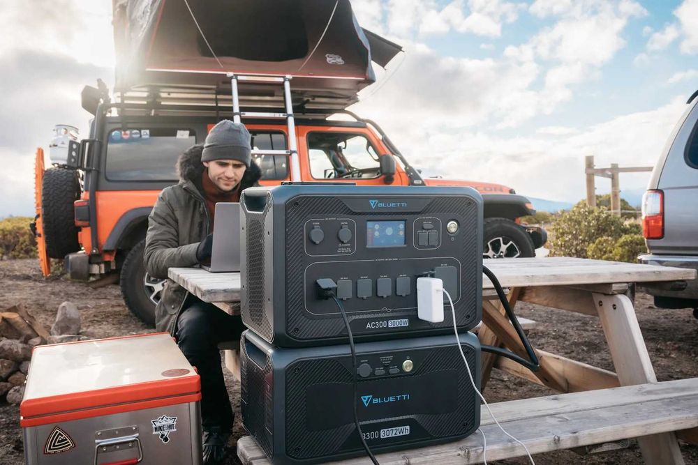 Зарядна станція - інвертор Bluetti AC300 на 3000 Вт / Зарядная станция