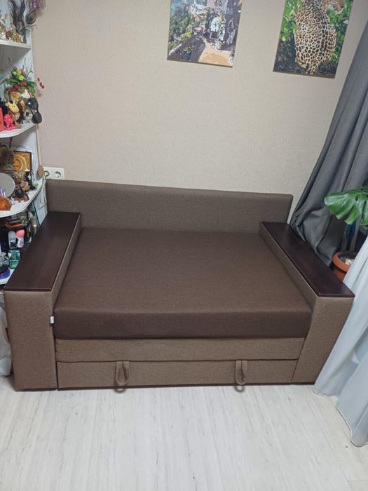 Розкладне ліжко-диван