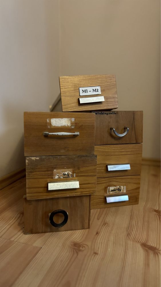 Stare szufladki drewniane biblioteczne katalogowe vintage