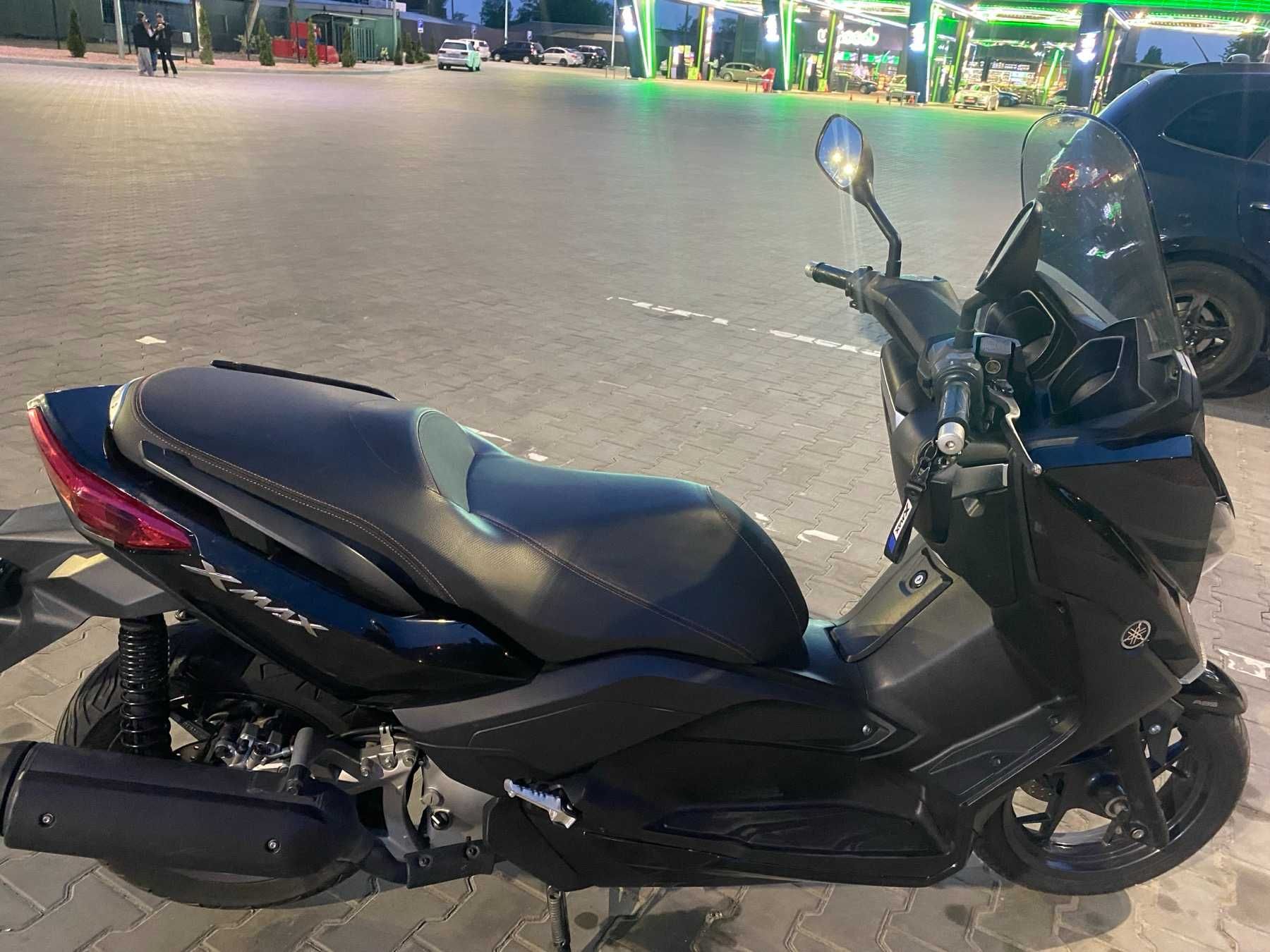 Максі скутер Yamaha X-Max 250 ABS  BLACK EDITION 2017