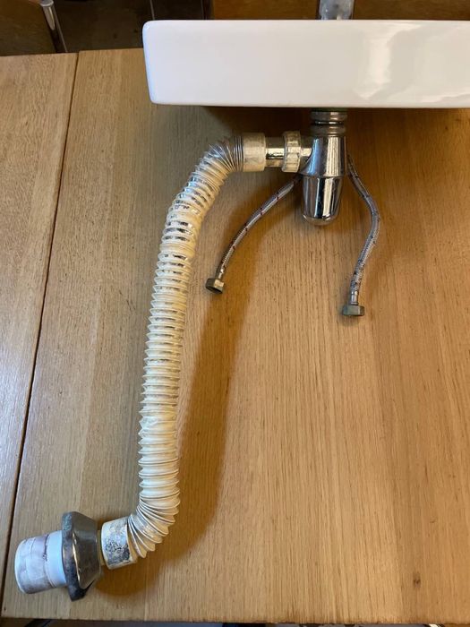 Комплект змішувач з умивальником