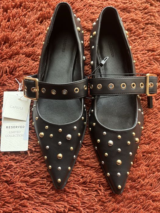 Baleriny z ćwiekami Reseved