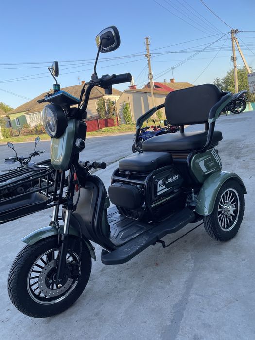 Доставка безкоштовна Трицикл Акумуляторний Corso forte їdemo