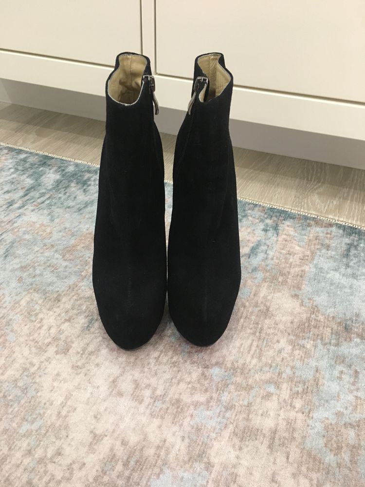 Ботинки Лабутены замшевые 34 размер