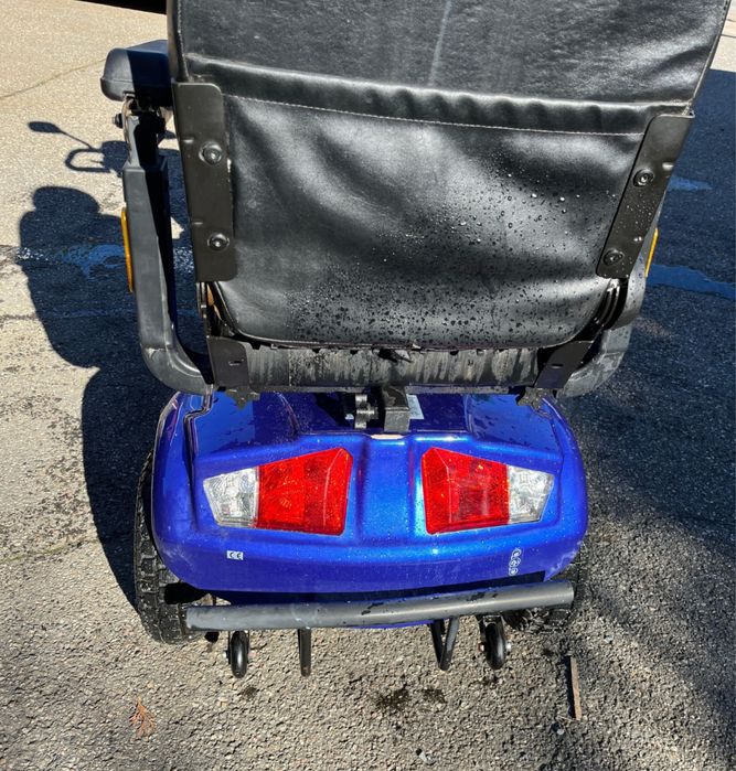 Wózek inwalidzki elektryczny dla osoby starszej lub niepełnosprawnej