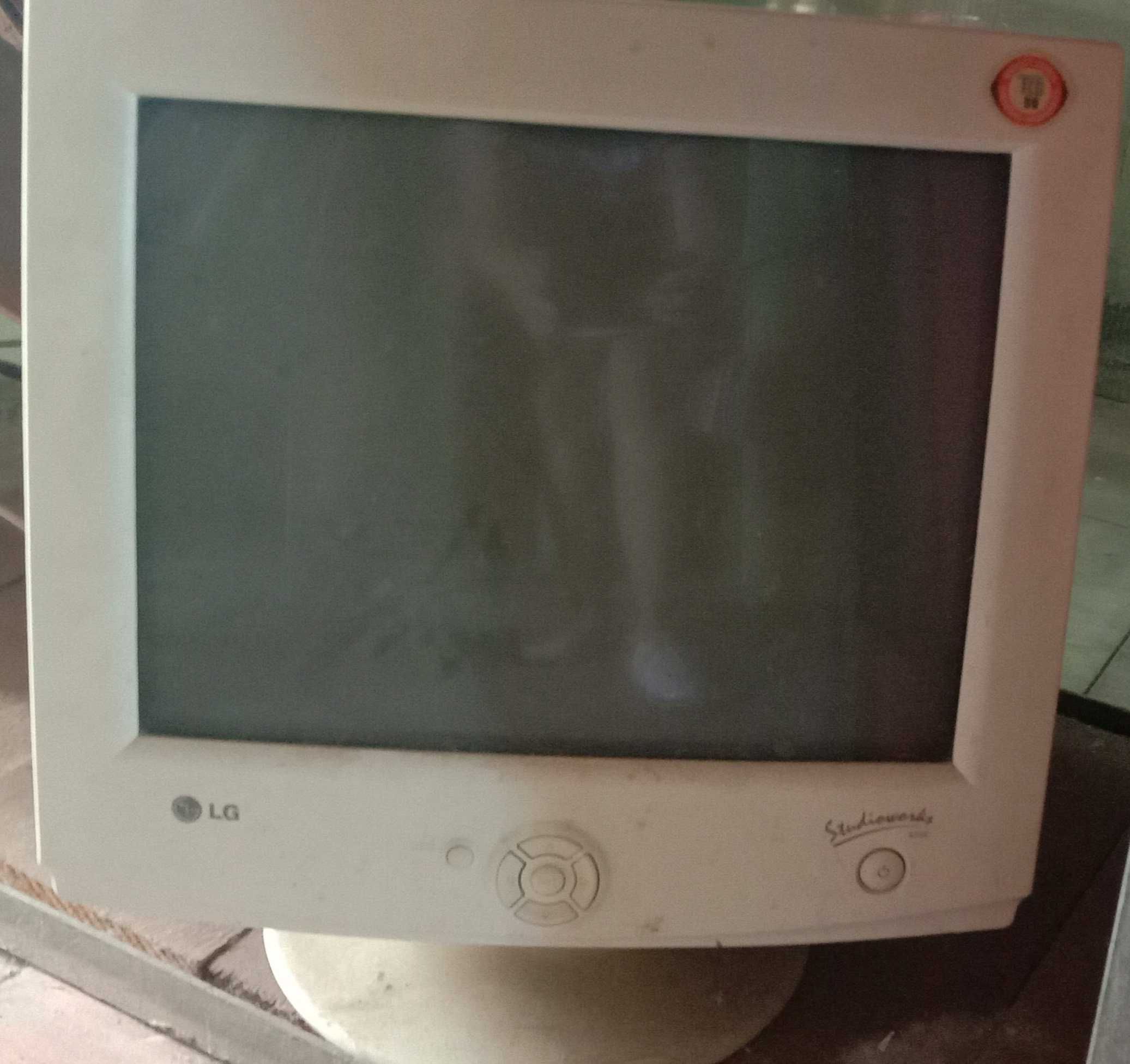 Мониторы 3 шт. Samsung SyncMaster 755DF,  753DF,  LG Studioworks