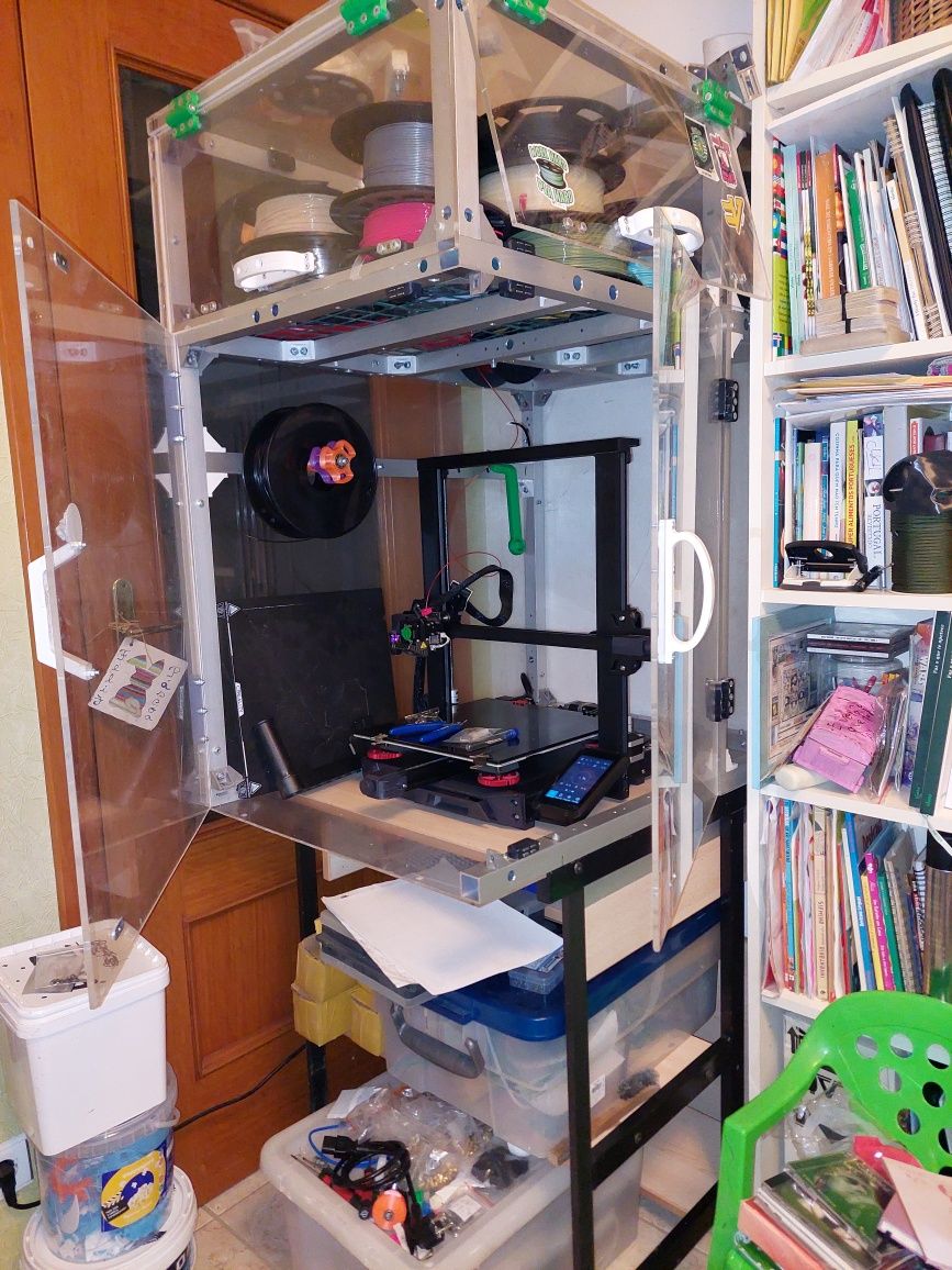 Mesa e cabine com armazenamento para impressoras 3d