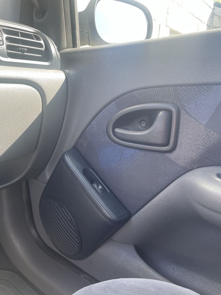 Renault Clio II Diesel- 1.9 D RXE (muito bem estimado)