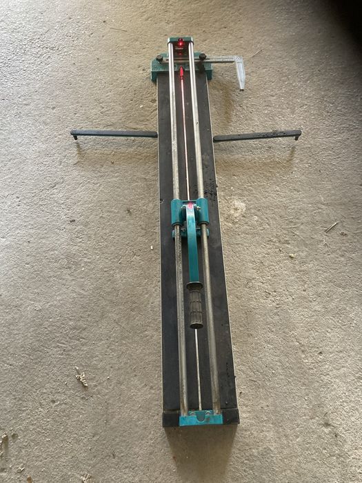 Máquina de cortar azulejos com lazer em bom estadp