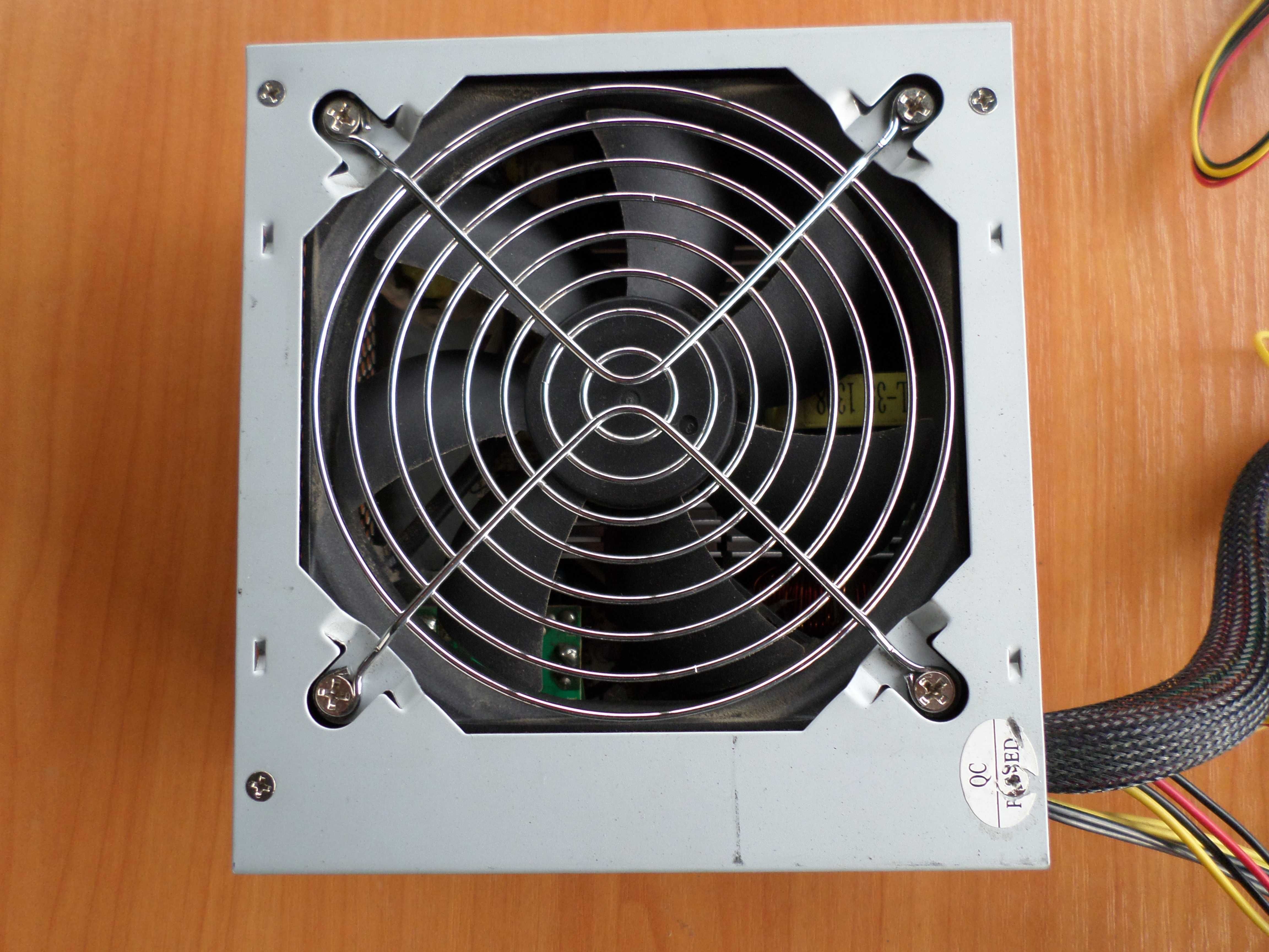 Блок питания   AVANTEC AVT-5500 120FAN 550 Вт есть 6-PIN на видеокарту