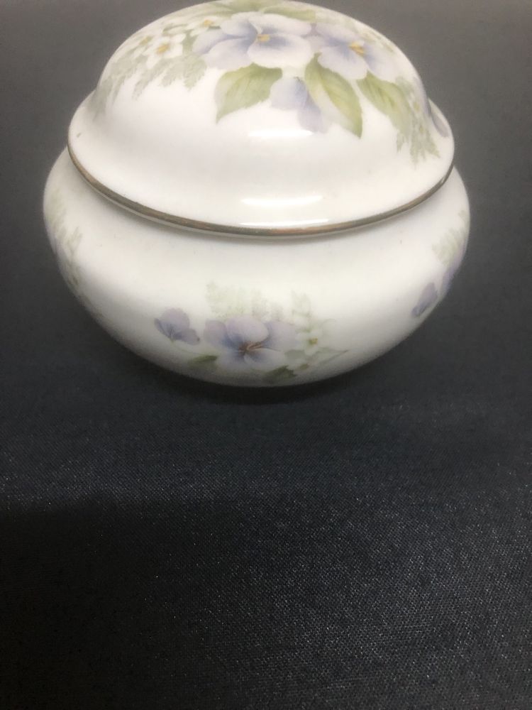 Conjunto de duas peças em porcelana encarnação limoges