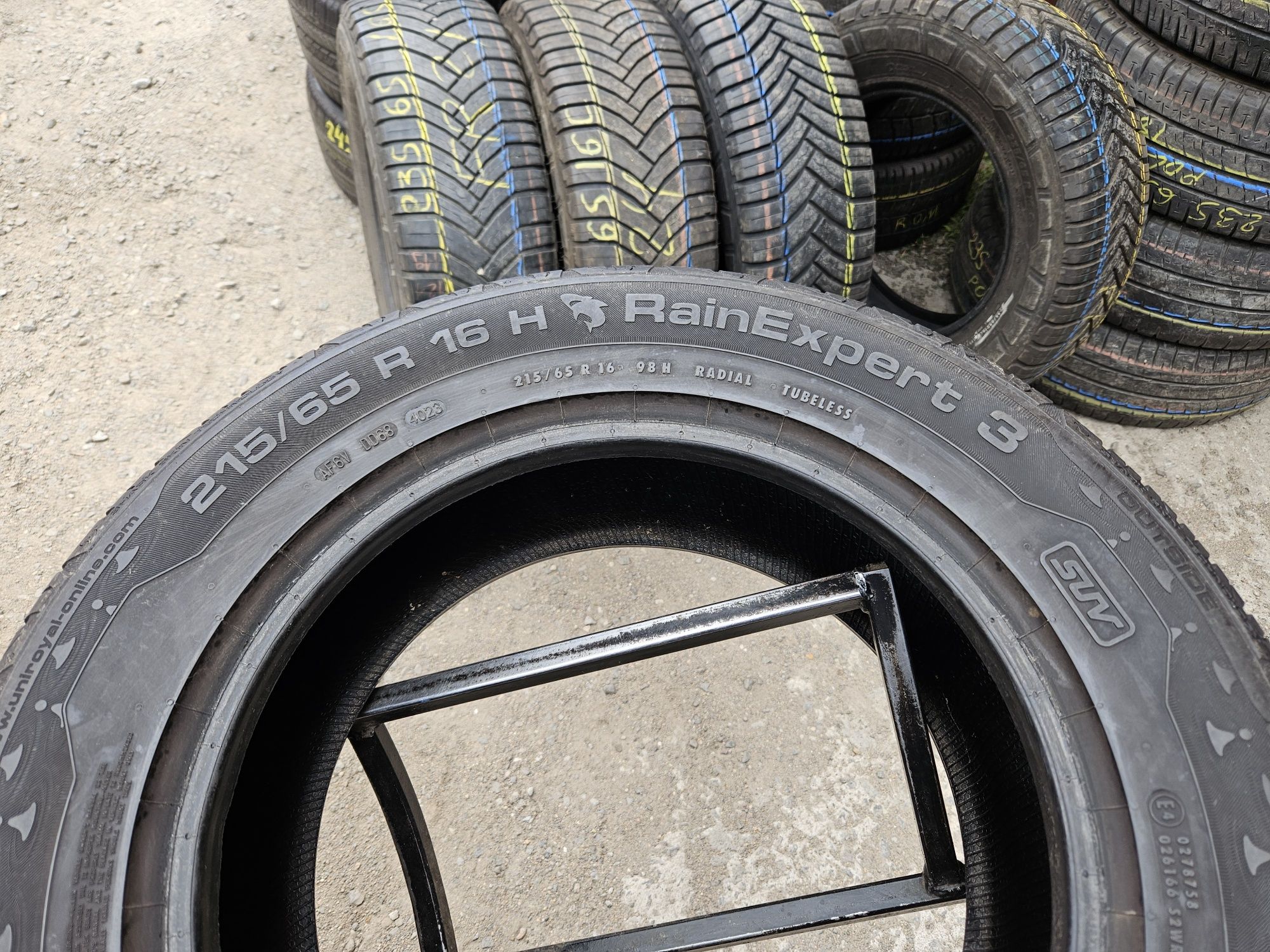 Шины БУ 215 65 R 16 Uniroyal rain expert 3 SUV комплект лето