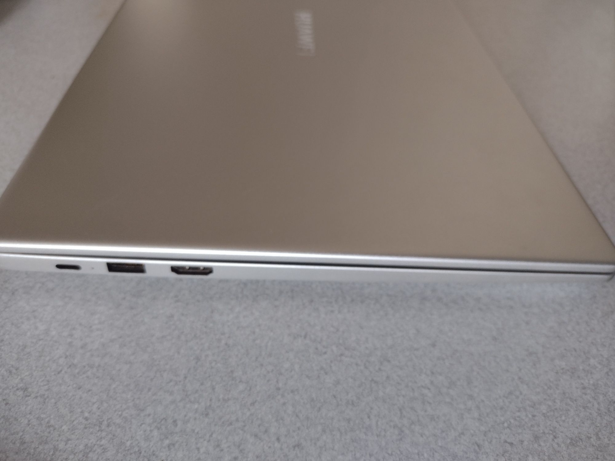 Huawei 10th i5. 15.6FHD