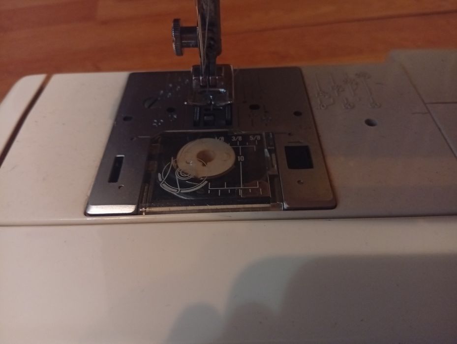 Продам отличную швейную машину janome