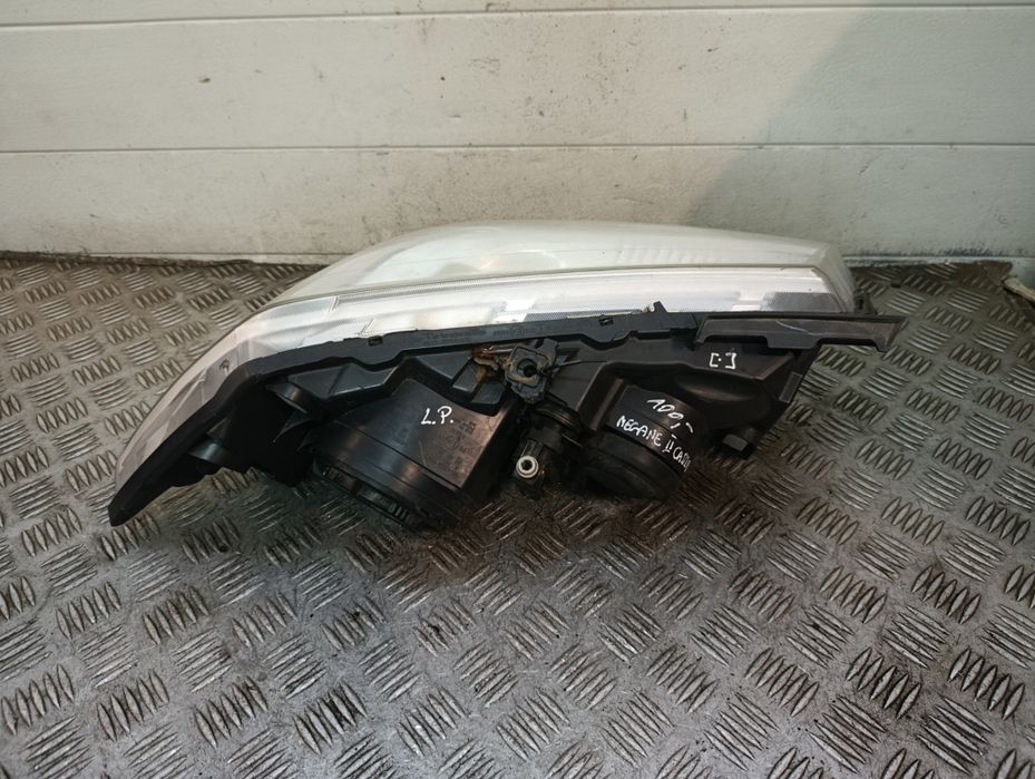 Renault Megane II Cabrio reflektor lewy lampa lewy przód przednia