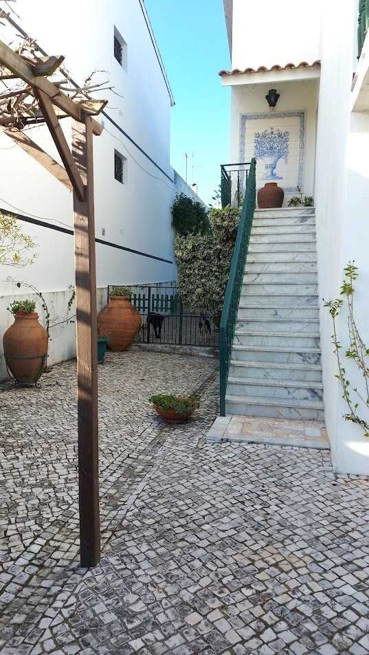 Moradia T4  mais Sotão Aproveitado e piscina.