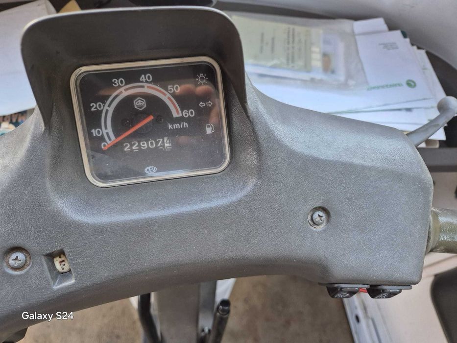 Vendo Vespa Furgon 50CC