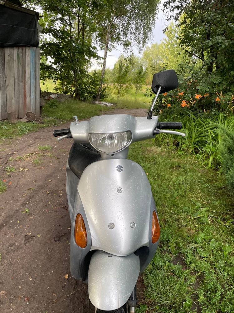 Скутер Suzuki lets 4