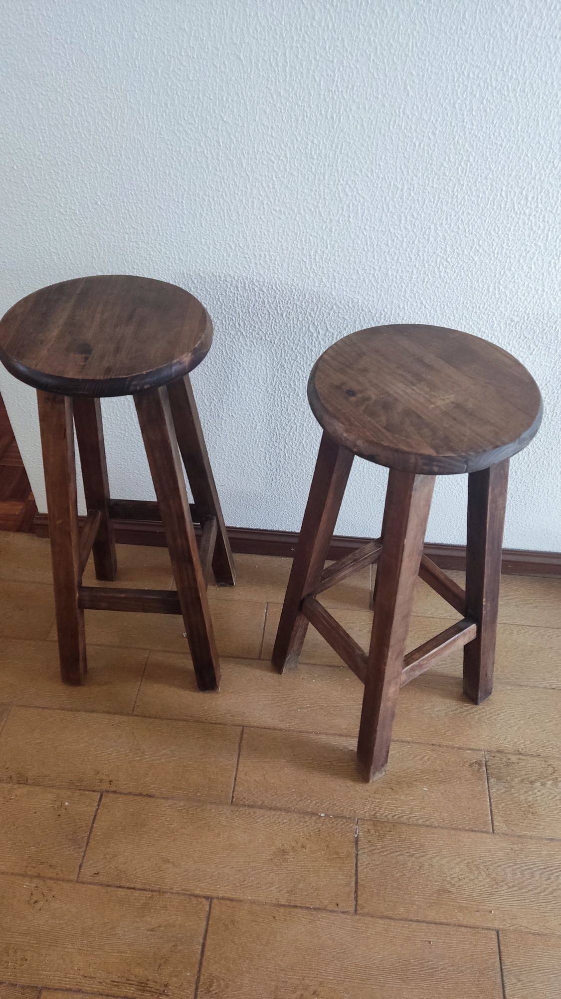 Vendo par de bancos em madeira