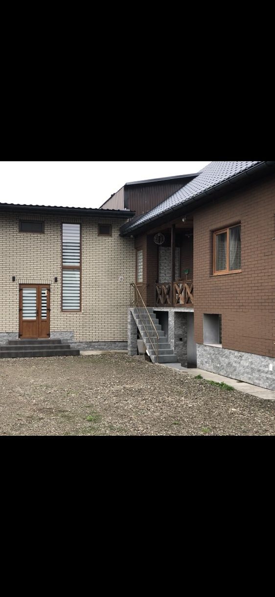 Будинок в продажі з аредним приміщенням та прибудовою