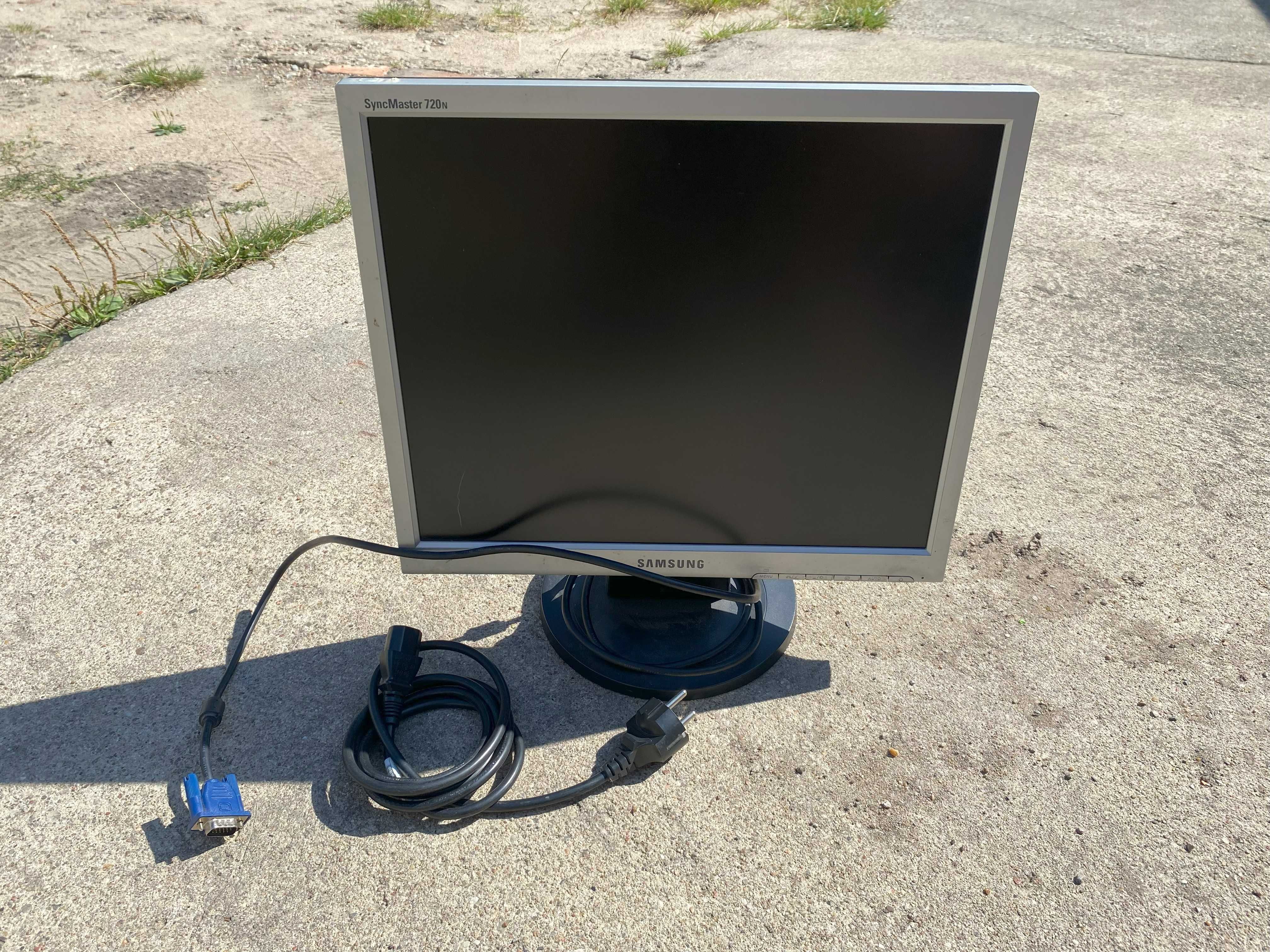 Monitor Samsung 720N z kablami