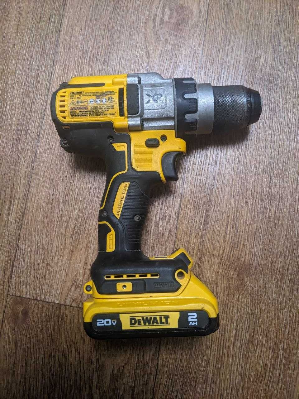 Аккумуляторная бесщеточная дрель-шуруповерт Dewalt DCD991 20V