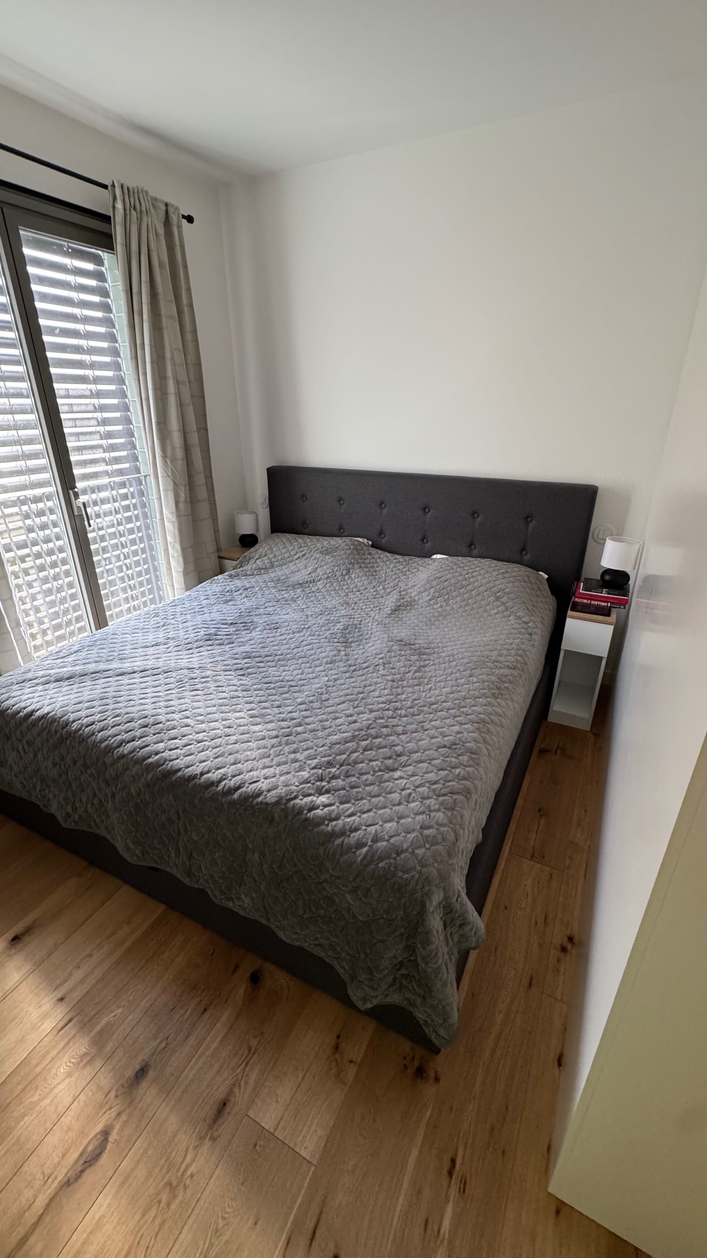 Vendo cama ikea 180/200 com espaço de arrumação
