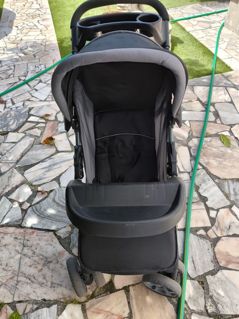 Carrinho de bebe com ovo