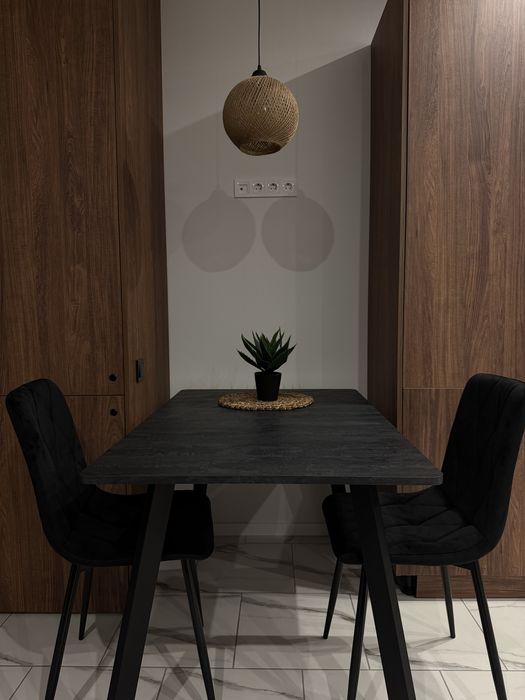 Затишна стильна квартира подобово у с. Петропавлівська Борщагівка