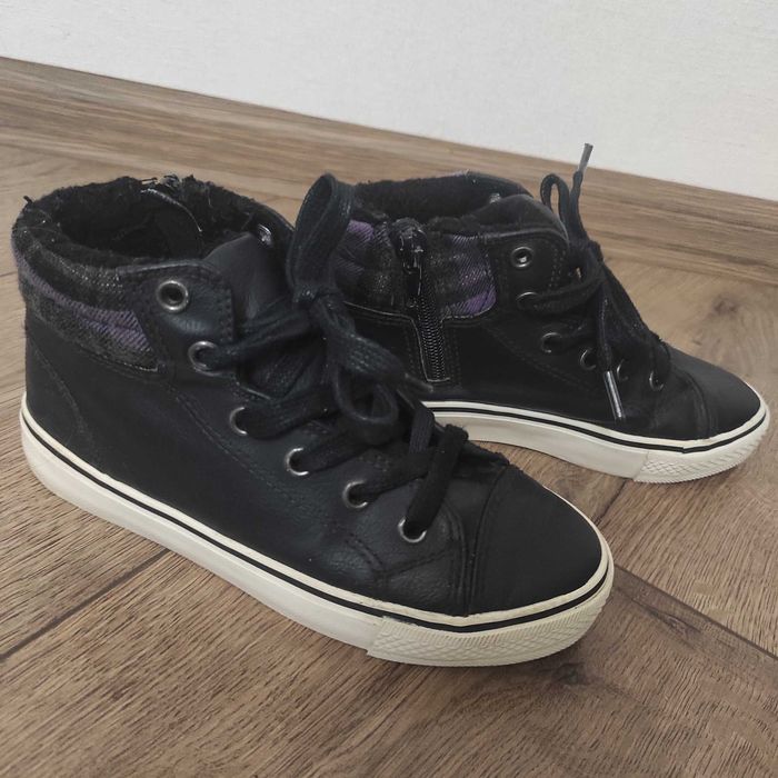 Продам кросівки кеди  демосезонні