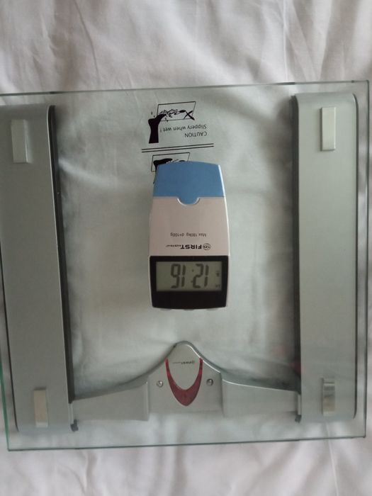 Ваги напольні First 8014