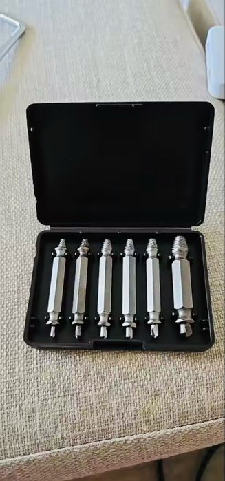 Екструдер спецінструмент для викрутки зламаних болтів шпильок викручув