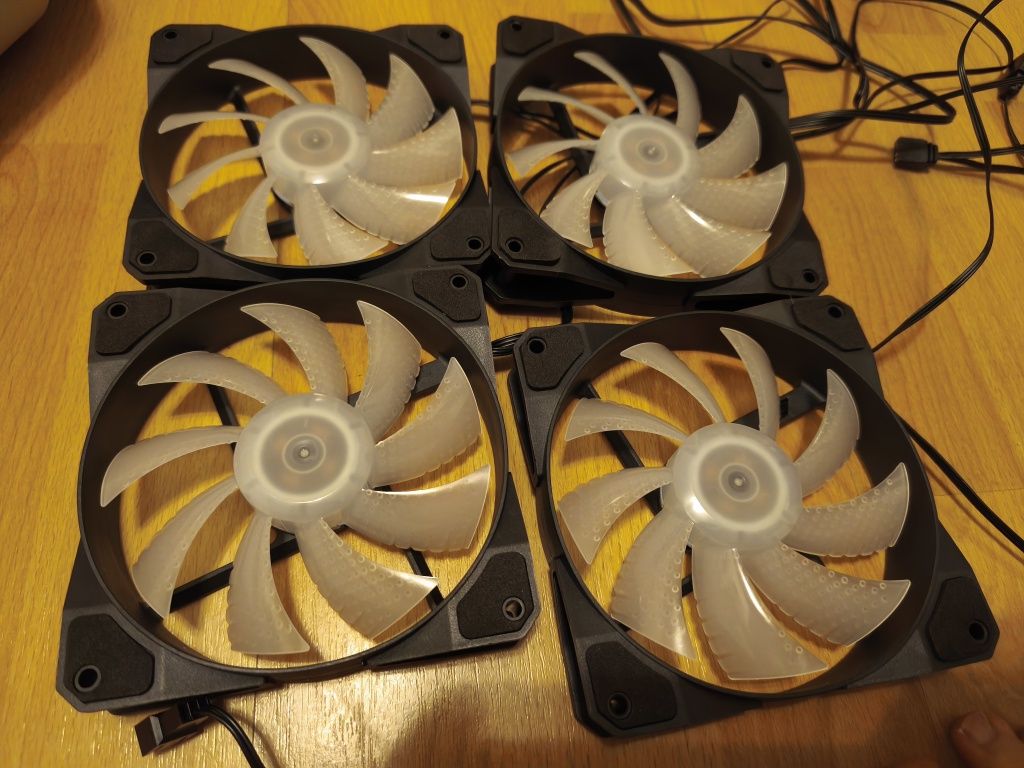 4 ventoinhas MSi com RGB + cabo de ligação