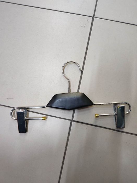 Cabide de ferro para roupa