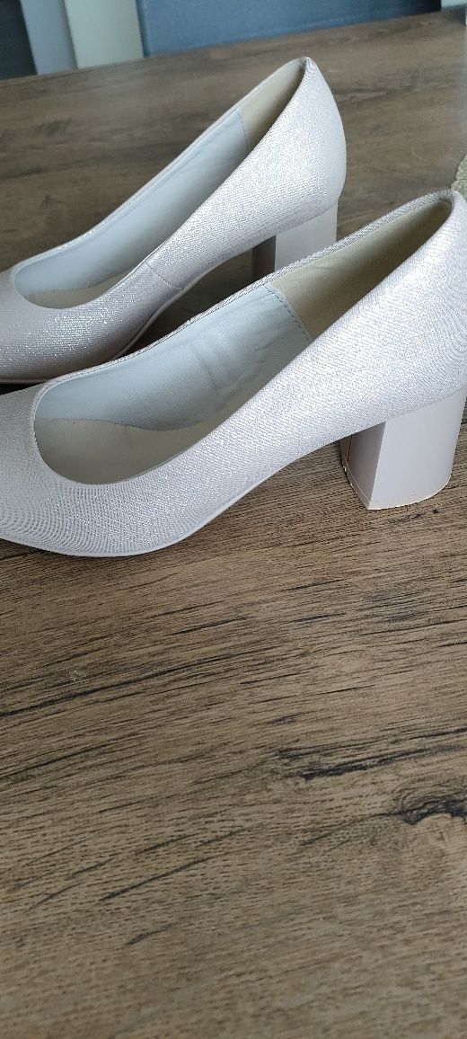 Piękne  buty damskie , czółenka r. 38  Agata But