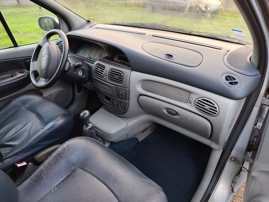 Renault Scenic 1.4 gasolina 2003 para peças todo o material disponível