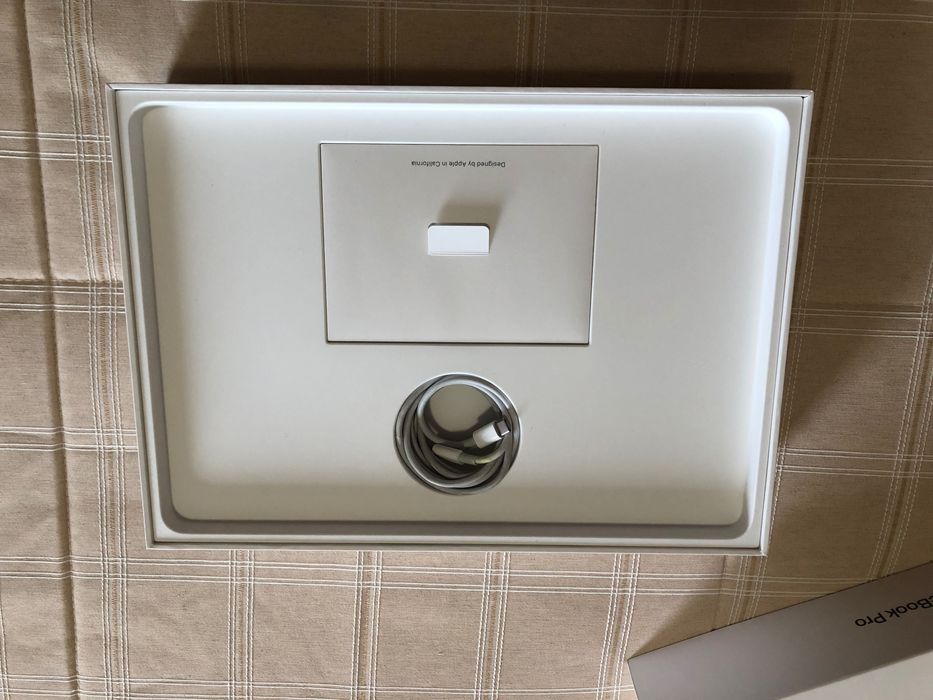 Macbook Pro 13” Touch Bar Intel Core i5 1.4GHz 8GB Ram 256GB SSD