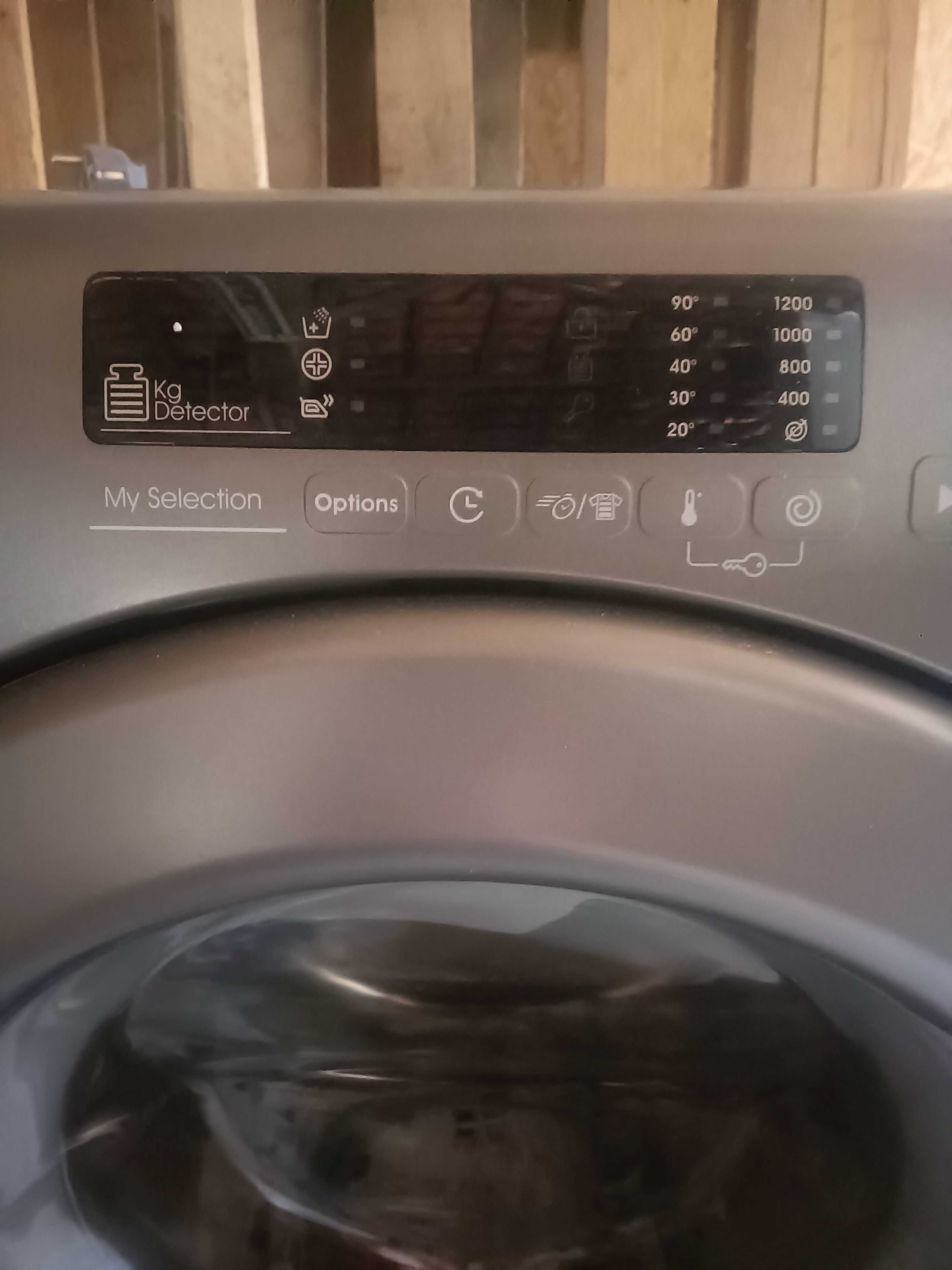 Máquina de lavar roupa 9kg Candy com oferta de máquina de secar