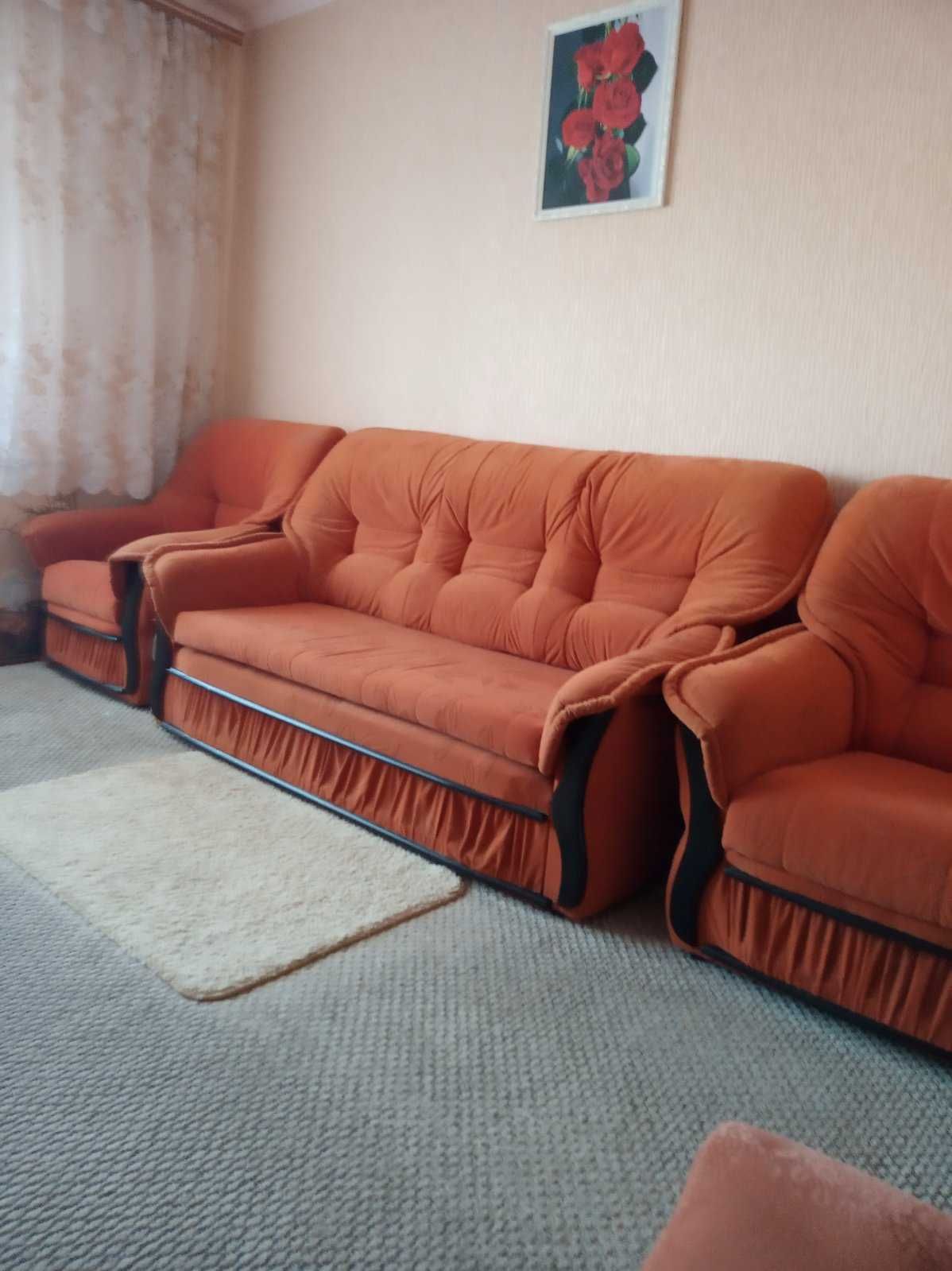 Продам диван та крісла